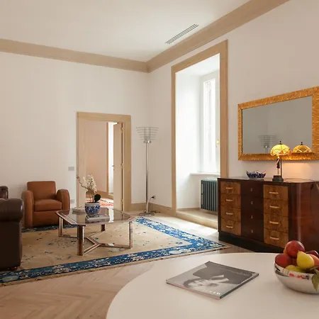 Charm & Elegance Off Via Veneto 2br, 2ba Apartman