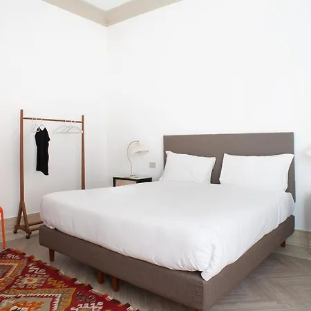 Charm & Elegance Off Via Veneto 2br, 2ba *