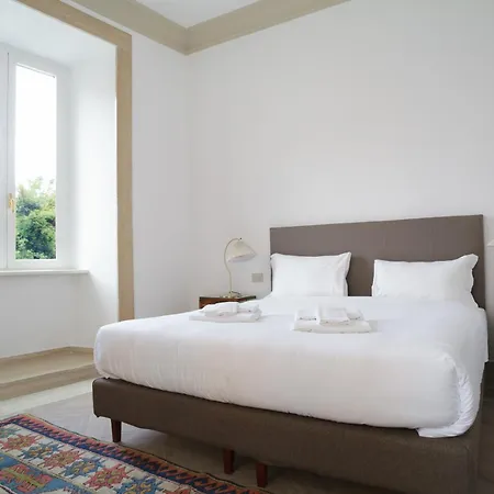 Charm & Elegance Off Via Veneto 2br, 2ba *