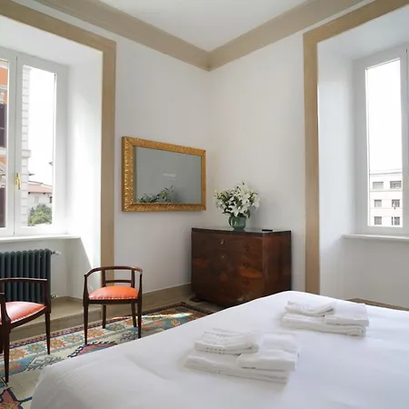 Charm & Elegance Off Via Veneto 2br, 2ba Róma
