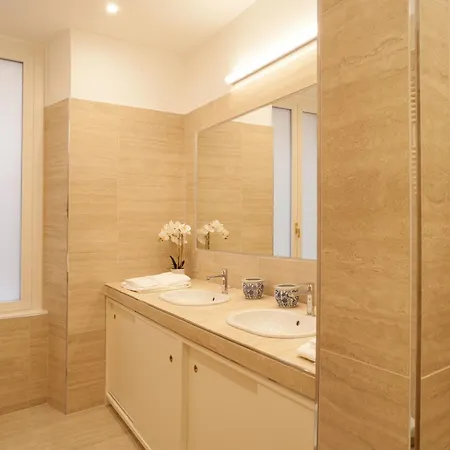 Charm & Elegance Off Via Veneto 2br, 2ba Apartman Róma