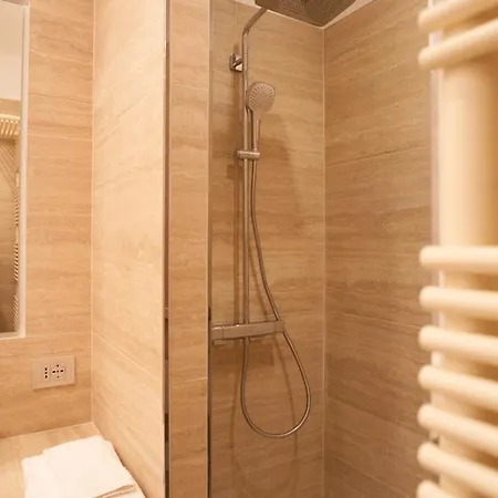 Charm & Elegance Off Via Veneto 2br, 2ba Rome