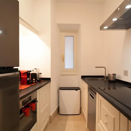 Charm & Elegance Off Via Veneto 2br, 2ba