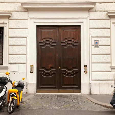 Charm & Elegance Off Via Veneto 2br, 2ba *
