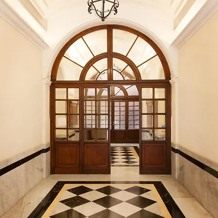 Charm & Elegance Off Via Veneto 2br, 2ba